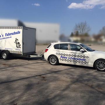 BMW mit Anhänger für die BE Ausbildung